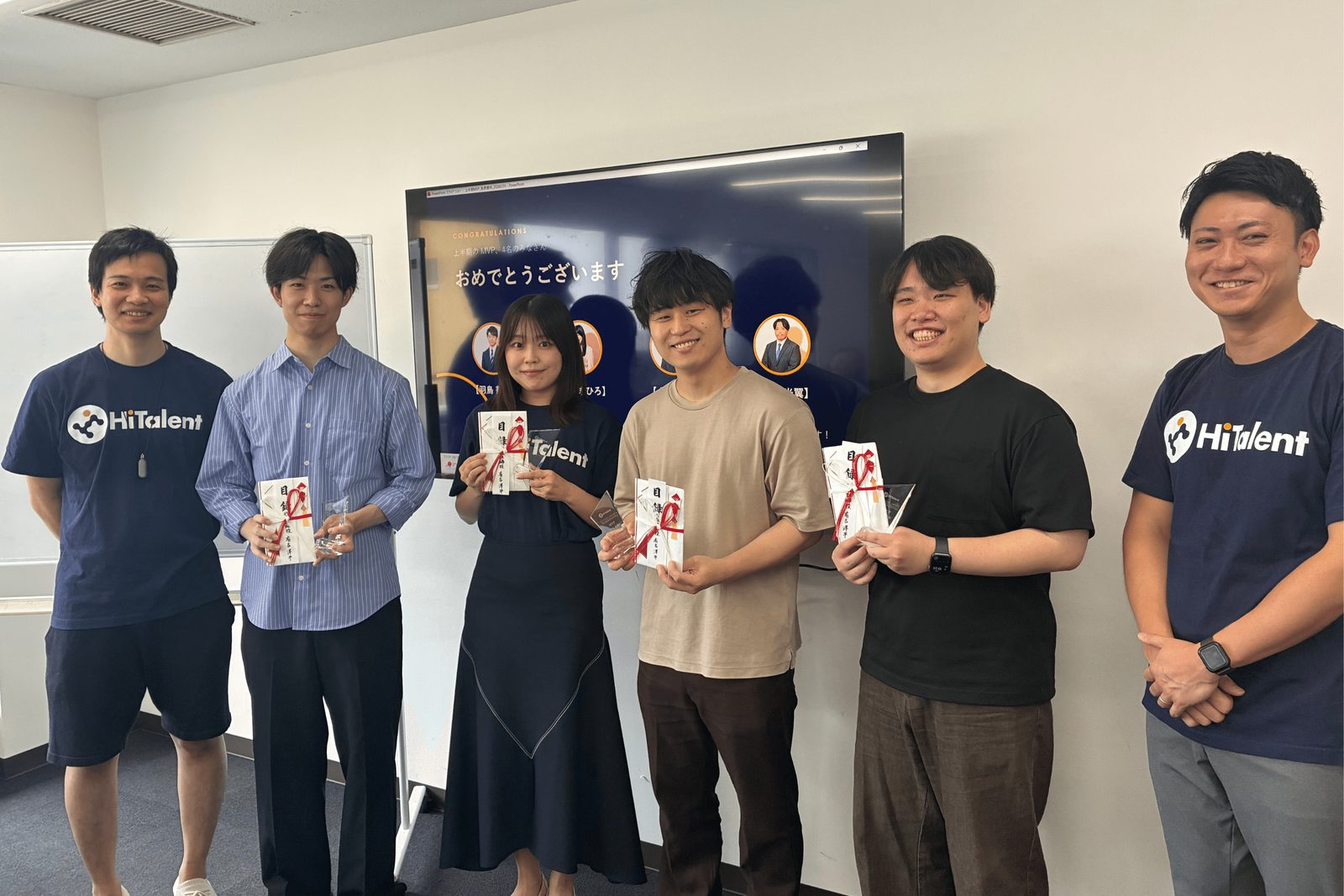 上期MVPの4名と、代表の有吉・執行役員の桜井。左から有吉、羽鳥、大内、山田、石本、桜井