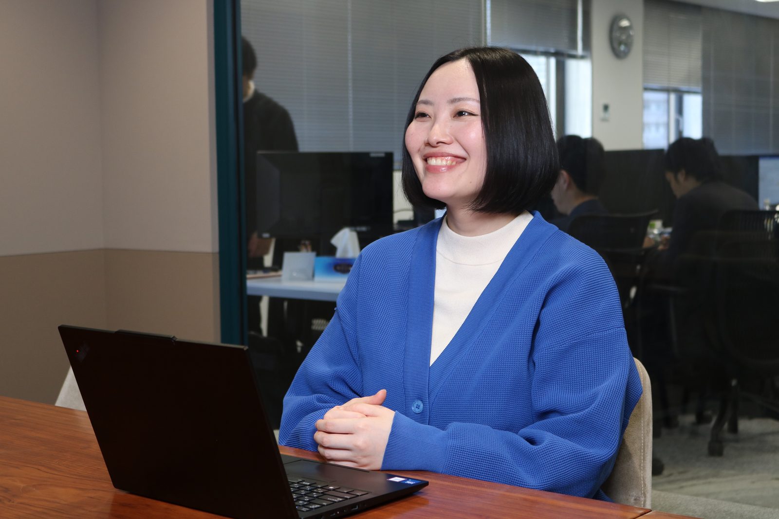 「未経験から法務のプロへ」──不安を削ぎ落とし、カオスという名の“余白”を楽しむ仕事論